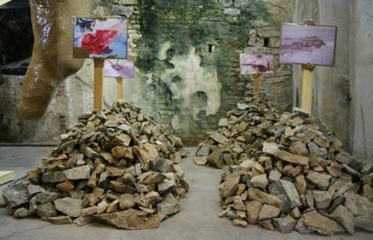 Thomas Hirschhorn. Vue de l'exposition "Concretion", 2006, CAC, Le creux de l'enfer, Thiers, courtesy de l'artiste.