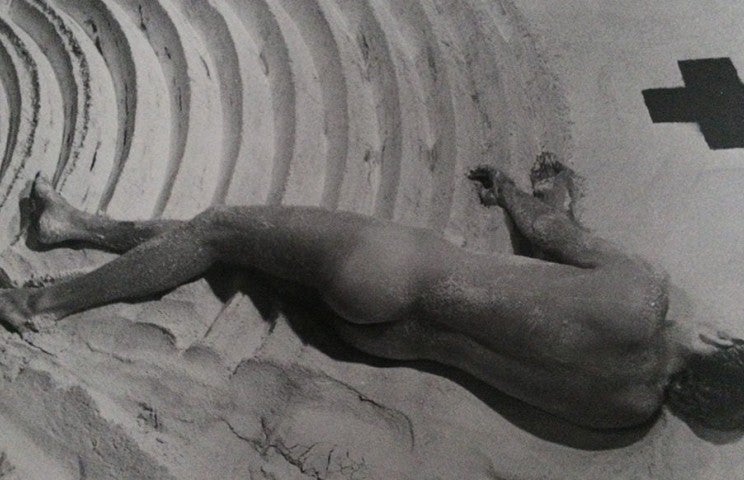 Nigel Rolfe performance ICA London 1980.
Courtesy of Nigel Rolfe and Galerie Polaris, Paris. 