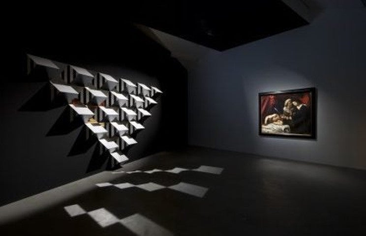 visuel 240419 Vue de l’exposition Caravage « Judith et Holopherne » / Daniel Buren « Pyramidal, haut-relief - A5, travail situé », kamel mennour, 6, rue du Pont de Lodi, Paris 6, 2019
Photo. archives kamel mennour
© Daniel Buren - ADAGP, Paris
© Cabinet Turquin
Courtesy de l’artiste, Cabinet Turquin et kamel mennour, Paris/London