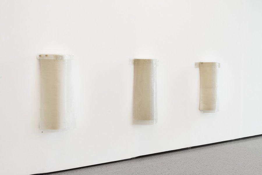 Vue de l’exposition « In the main in the more » à la Fondation Pernod Ricard, Paris, 2025. Photo : Simon Rao.