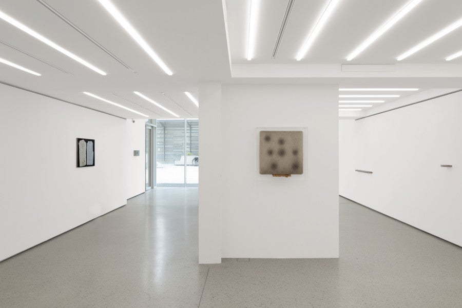 Vue de l’exposition « In the main in the more » à la Fondation Pernod Ricard, Paris, 2025. Photo : Simon Rao.