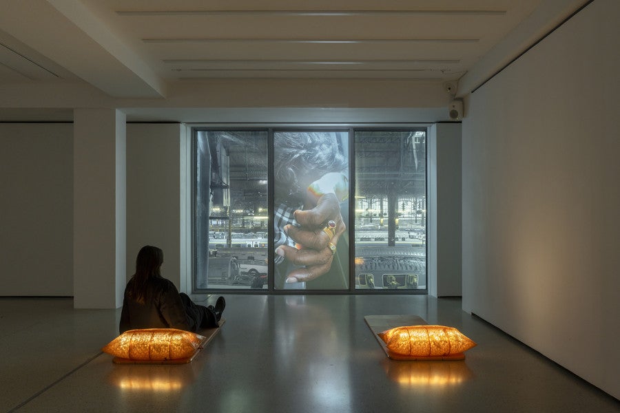 Chloé Quenum, Tu respires à ma place sans le savoir, 2026, Courtesy de l’artiste et de la galerie Martina Simeti © ADAGP, Paris, 2026