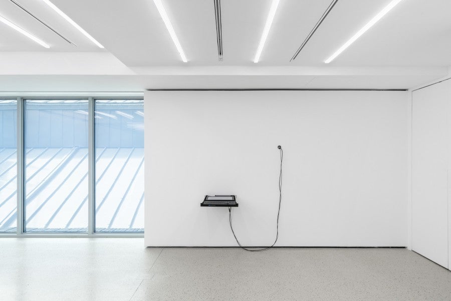 Alexandre Khondji, Triple Insert,  2025. Caméras endoscopiques, consoles KVM, dimensions variables. Courtesy de l’artiste. Photo : Nicolas Brasseur.