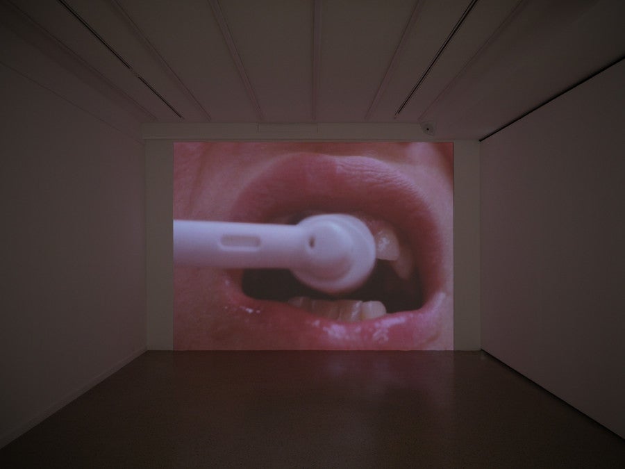 Jonathan Martin, <i>Rachid – A1</i>, 2018  5’ 20’’, film 16 mm, transfert vidéo HD, stéréo.  Courtesy de l’artiste et de Choral Records. © ADAGP, Paris, 2026.  Vue de l’exposition « over the top, undercover » à la Fondation Pernod Ricard, Paris, 2026. © Photo : Raphaël Massart Courtesy de la Fondation Pernod Ricard.