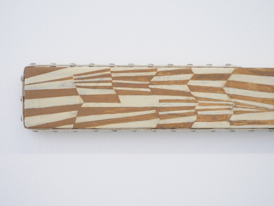 Clémence de La Tour du Pin, <i>Untitled</i>, 2025 288 x 6 cm, huile et albâtre sur toile de lin, ruban.  Courtesy de l’artiste et de Derosia, New York. © ADAGP, Paris, 2026.  Vue de l’exposition « over the top, undercover » à la Fondation Pernod Ricard, Paris, 2026. © Photo : Raphaël Massart Courtesy de la Fondation Pernod Ricard.