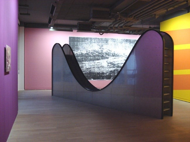 Alexia Turlin, "Treffpunkt", 2003, toboggan en inox, 6 x 1,5 x 2m, Courtesy de l'artiste

