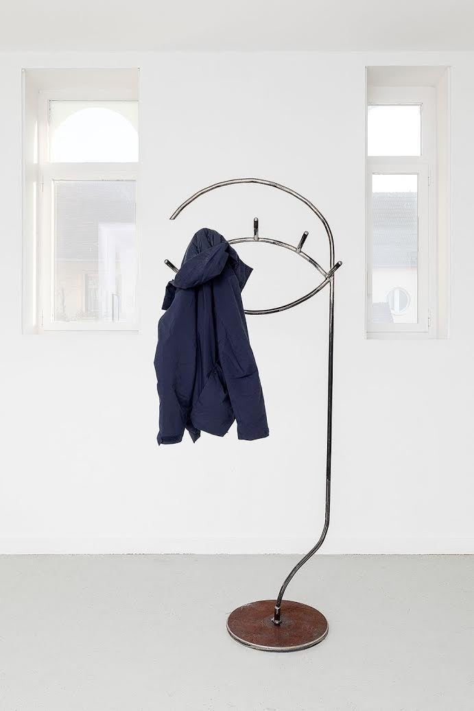 Chloé Quenum, porte-manteau Teardrop, 2020. Métal. Vue de l'exposition Overseas, Les Bains douches, Alençon.
