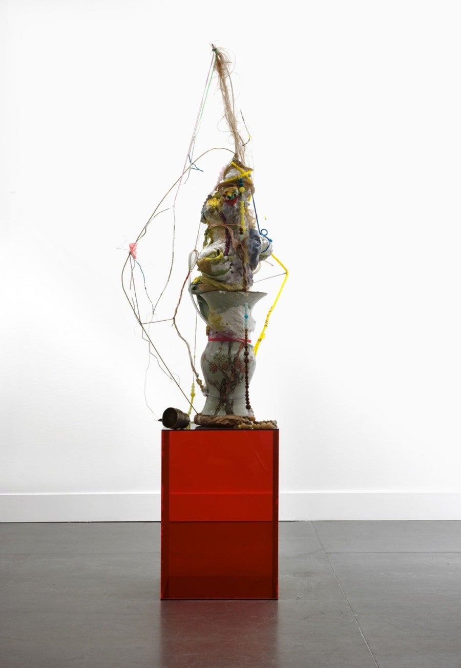 Sarah Tritz, Dorothée, 2014, vase, plaster, brass wire, beads, cords, Plexiglas, plywood, 140 x 50 x 4 cm. Photo: Alberto Ricci