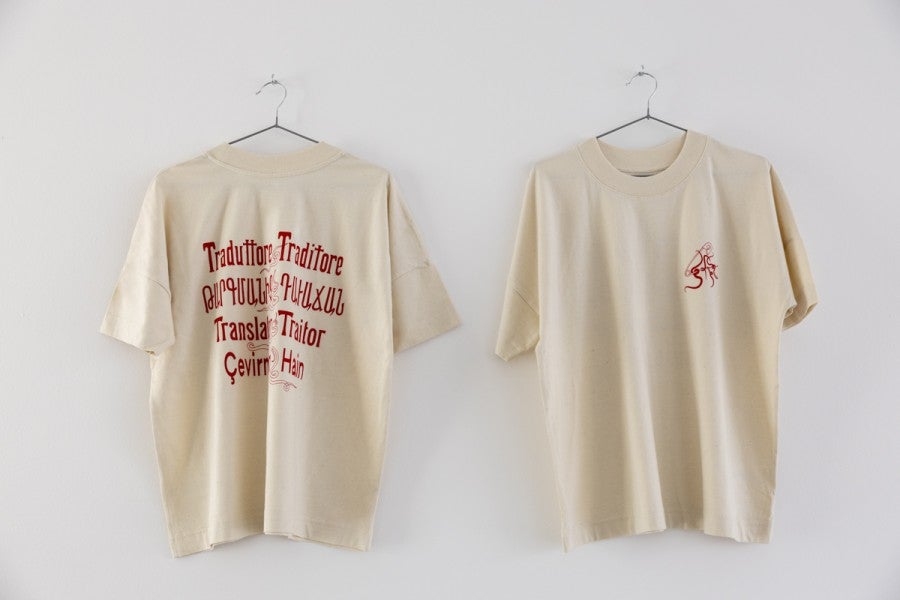 Garine Gokceyan, <i>Traduttore, Traditore T-Shirt</i>, 2024, Kadist Paris, photo : Vinciane Lebrun - Vous-Voyez, Courtesy de l’artiste.