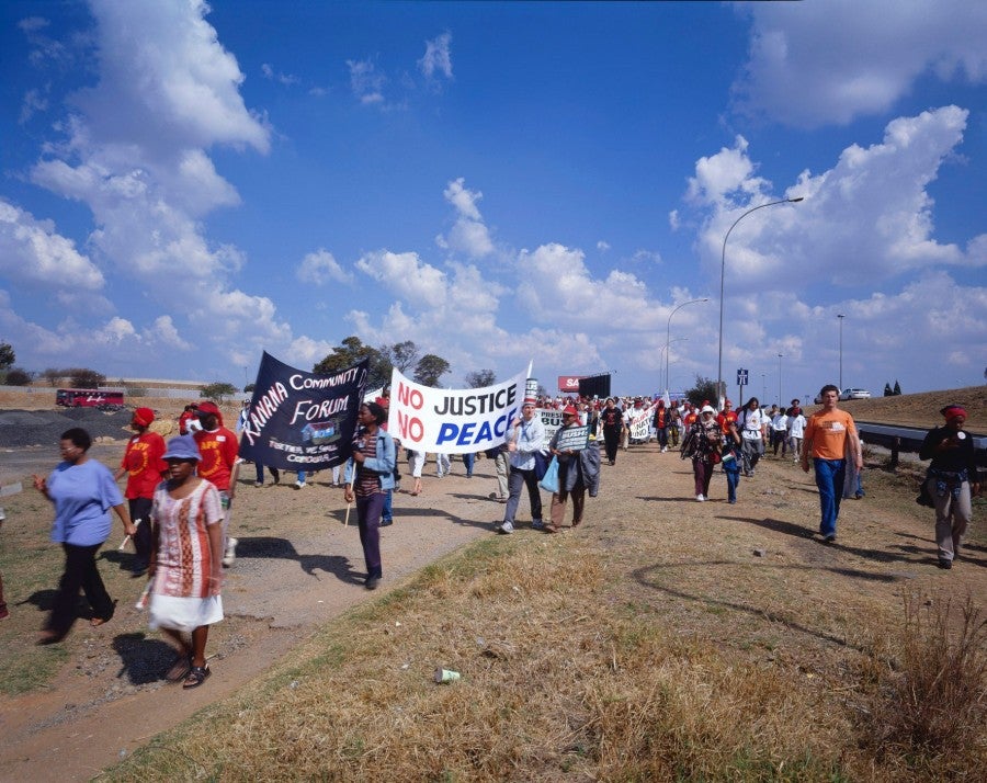 Bruno Serralongue, No Justice No Peace, International United March organised by Landless People’s Movement, Social Movement Indaba, NGOs, from Alexandra Far East Bank to Sandton Conference Center, Johannesburg, 31.08.02. From the 'Earth Summit' series, 2002. © Air de Paris, Romainville