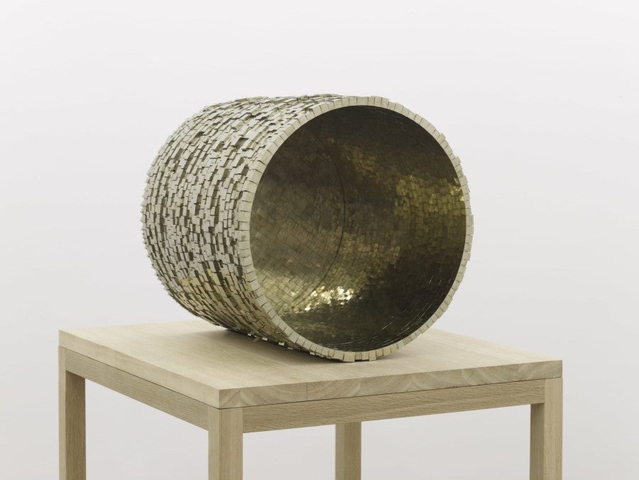 Hubert Duprat, Sans titre, 2007-2011. Pyrite, colle. Diamètre 48 cm, longueur 51 cm. Photo : Fabrice Gousset. Collection privée, New York.