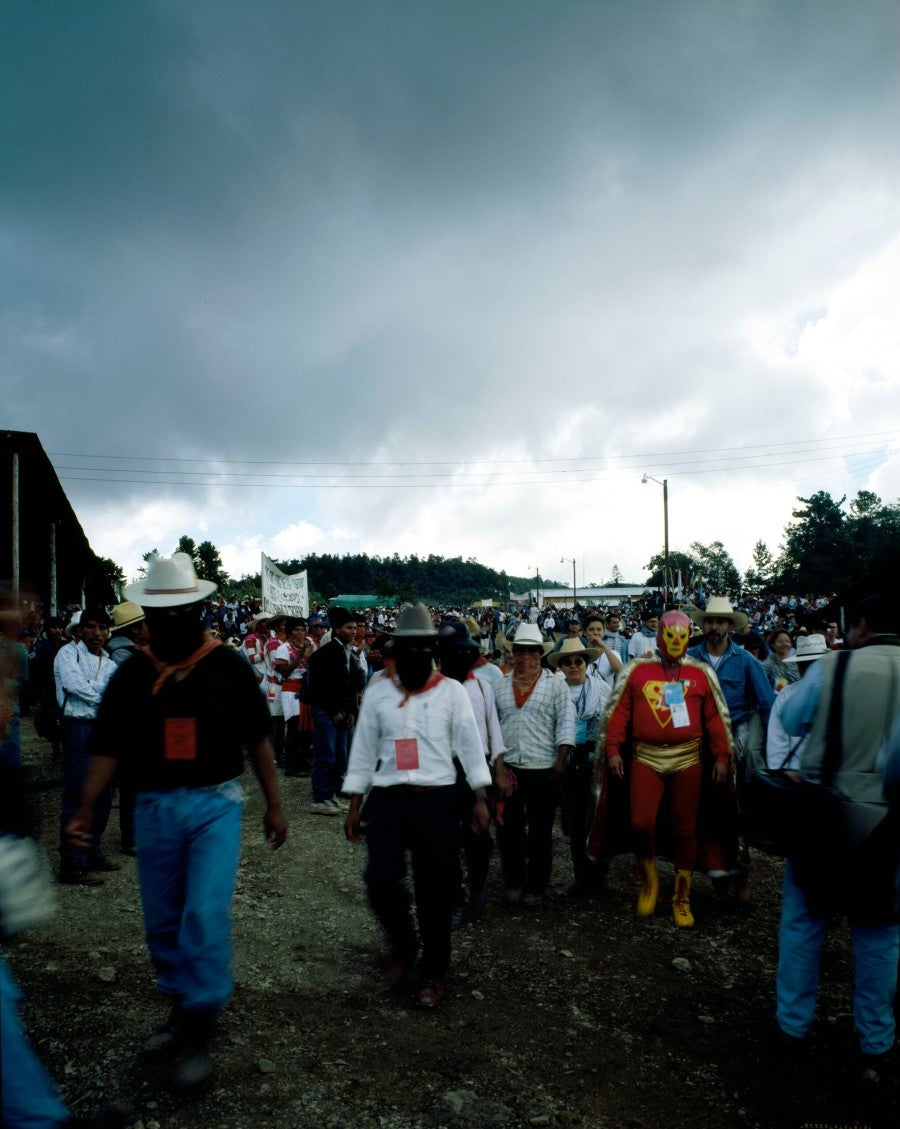 Bruno Serralongue, Arrivée de Super-Barrio (Chiapas), 1996. De la série Encuentro, 1996. © Air de Paris, Romainville
