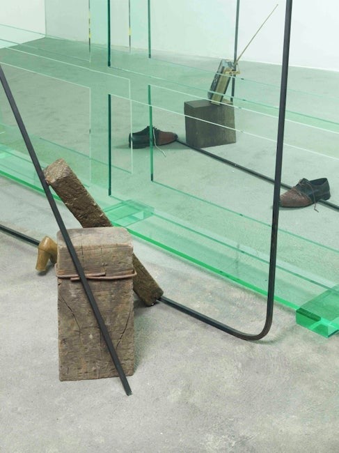 Tatiana Trouvé, Les Indéfinis, 2018. Plexiglas, bronze, métal, patine, bois. 196 x 350 x 196 cm. Photo : Roman März 
