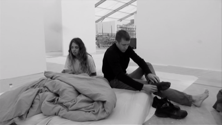 Mélanie Matranga, From A to B through E, Episode 1: Awaken, Lovers, 2014. Vue de la vidéo HD, noir&blanc, son, 6 min. Courtesy de l'artiste.
