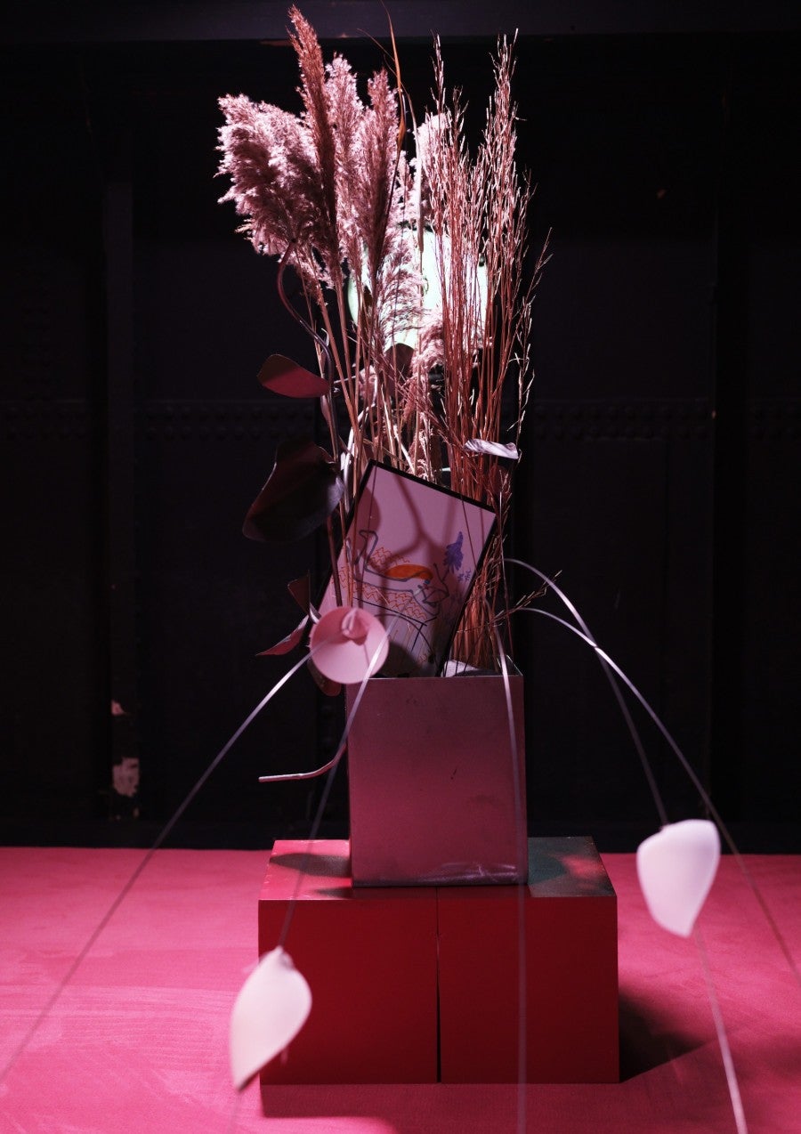 Anne Le Troter, <i>Racine, pistil</i>, 2024, installation sonore. Production : La Pop ; assistant : Elias Gama ; ingénieurs son : Guillaume Couturier et Rémi Le Taillandier ; fabrication des sculptures en acier : Margot Pietri. Courtesy de l'artiste et de la galerie frank elbaz. Photo : Marikel Lahana.
