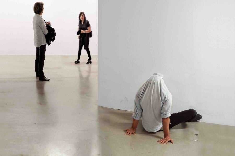 Jean-Charles de Quillacq, Faire Elle, performance during the exhibition Vos désirs sont les nôtres, 2018. Triangle, Marseille, France. Photo: Dominique Milherou. Courtesy Marcelle Alix, Paris