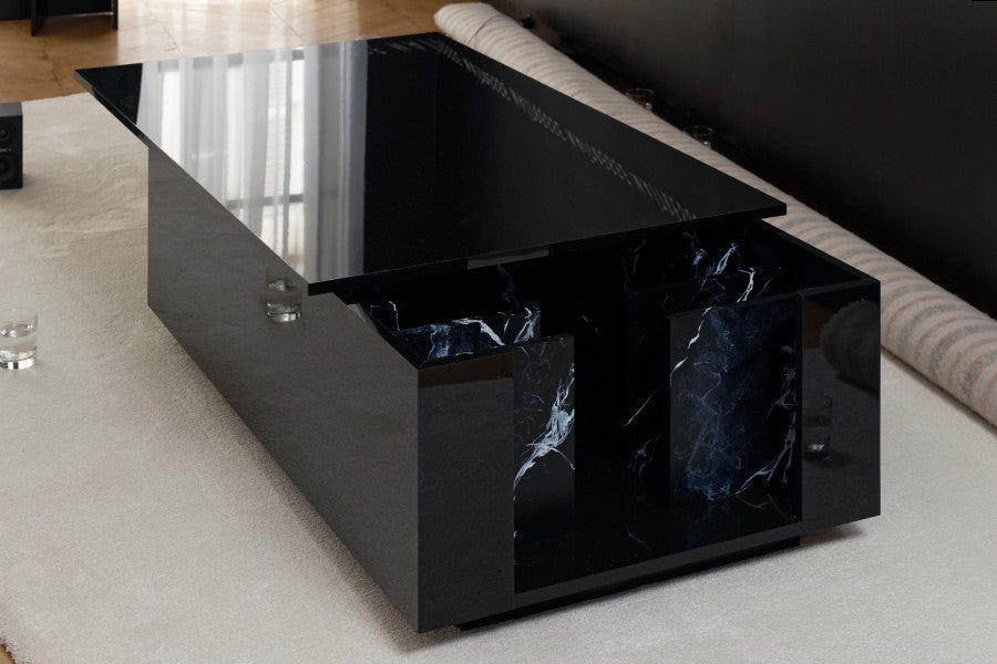 Laëtitia Badaut Haussmann, <i>Stage Circle Marble</i>, 2020. Bois, peinture, métal, moquette, 50 × 136 × 80 cm. Vue de l’exposition : « Lucy Jordan », Galerie Allen, Paris, 2020. Photo : Aurélien Mole. Courtesy de l’artiste et de la Galerie Allen, Paris.