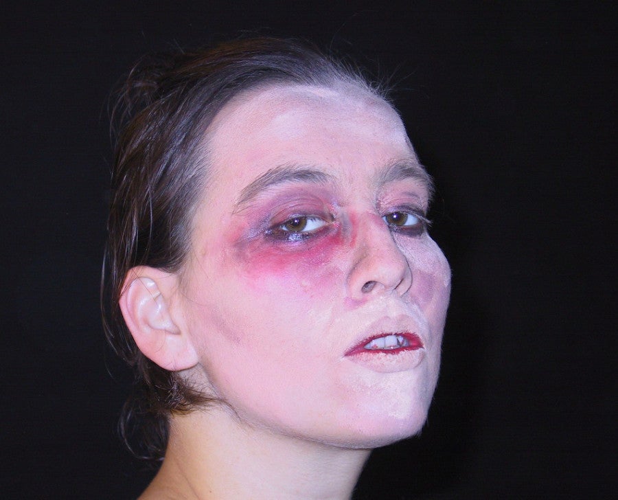 Fabienne Audéoud, <i>A Lecture On My Face</i>, lecture/performance, commandée pour la série « Being Very Close » de Donna Lynas, South London Gallery, 2000. 