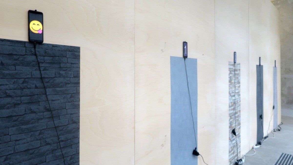 Claude Closky, ‘Direct Messages,’ 2019, installation, 5 smartphones, wallpaper, power cables. Processing program by Jean-Noël Lafargue, 300 x 750 cm, unlimited duration. Exhibition view @ Salle Principale, Paris